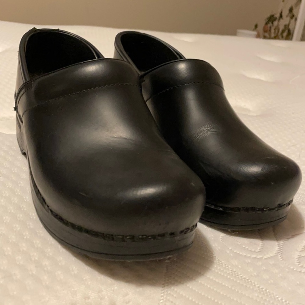 Black Dansko size 8 clogs